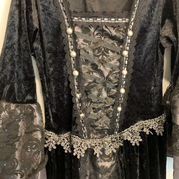 Victorian Dress with hoop petticoat, mini hat headband with veil & necklace. - Picture 6 of 15